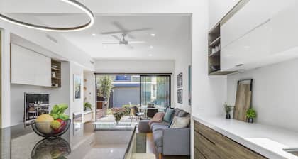 BOUTIQUE STAYS - Victorian Vogue