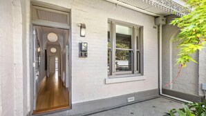 Front of property - BOUTIQUE STAYS - Victorian Vogue (Richmond)