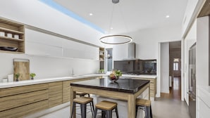 3 Bedroom House with 2 Living Areas and 2 Bathrooms | Private kitchen - BOUTIQUE STAYS - Victorian Vogue (Richmond)