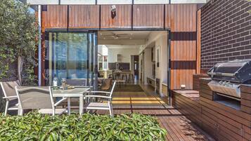 3 Bedroom House with 2 Living Areas and 2 Bathrooms | Terrace/patio