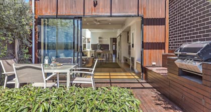 BOUTIQUE STAYS - Victorian Vogue