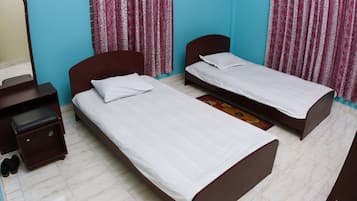 Standard Twin Room | Premium bedding, desk, rollaway beds, free WiFi