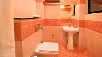 Shower, free toiletries, bathrobes, towels