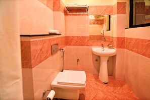 Ducha, artículos de tocador gratuitos, batas, toallas