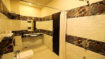 Shower, free toiletries, bathrobes, towels