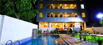 วีวา โฮเทลส์ วี วัน ไพรด์