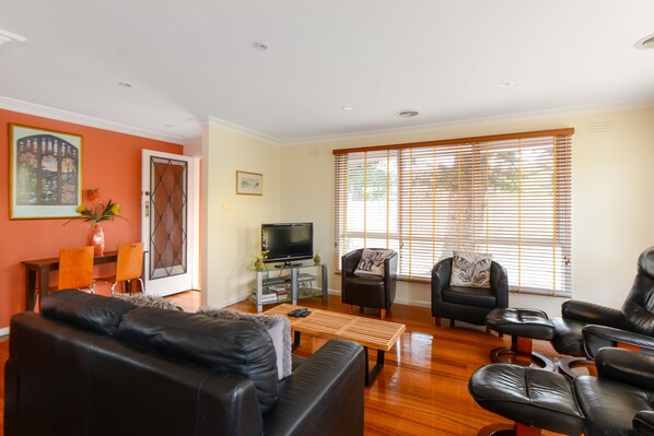 Living area - BOUTIQUE STAYS - Sandy Haven A (Sandringham)
