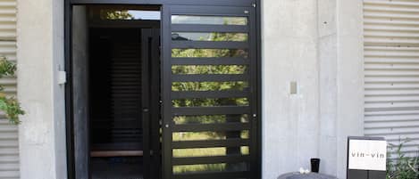 Entrada al alojamiento