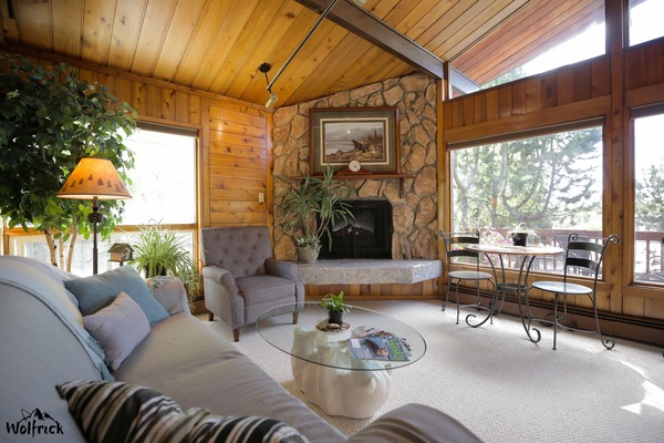 Een 32-inch televisie met kabelzenders en Netflix