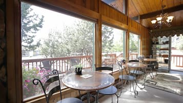Free daily self-serve breakfast