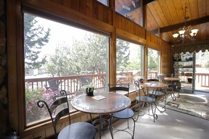 Desayuno autoservicio gratuito y diario