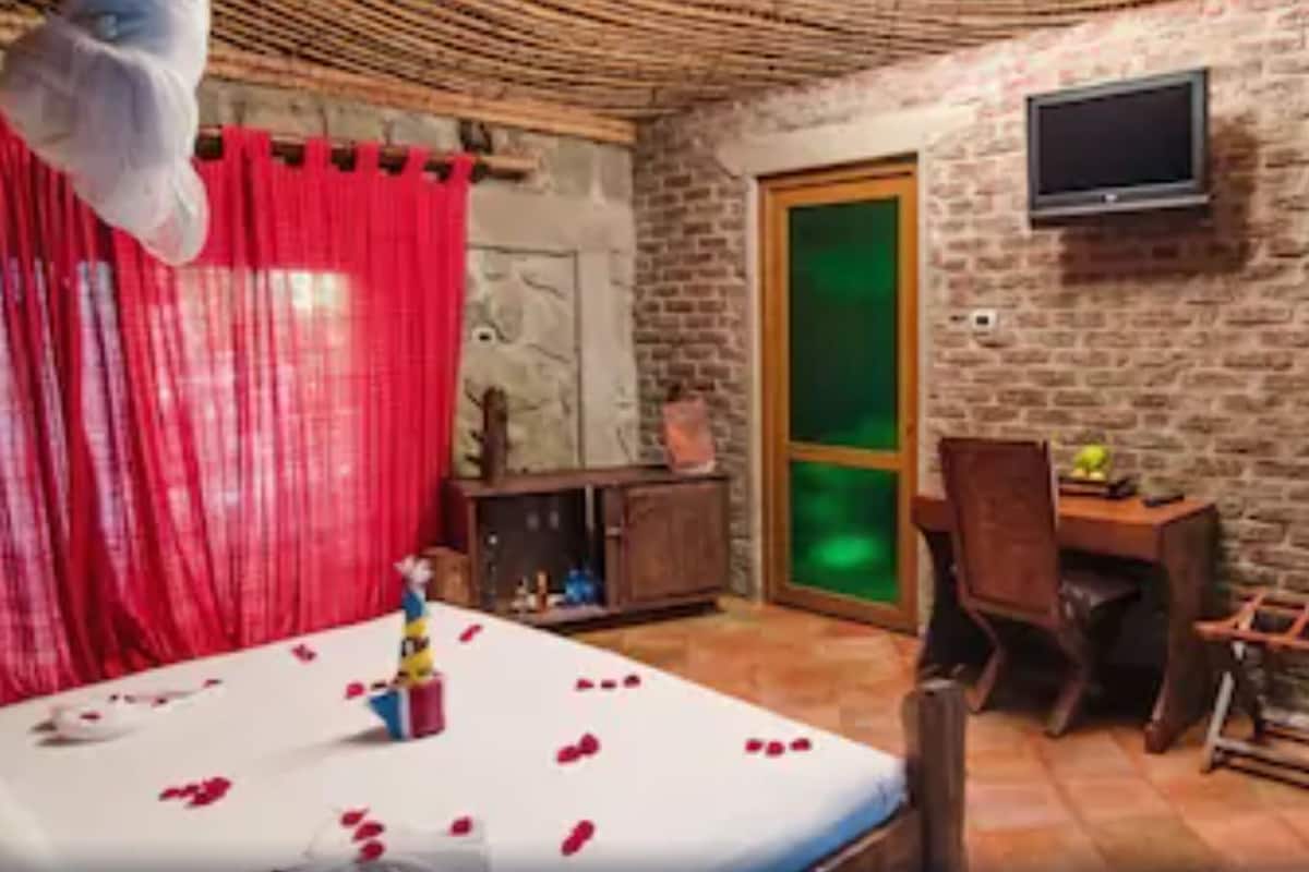 Luxe beddengoed, een minibar, een kluis op de kamer, een bureau