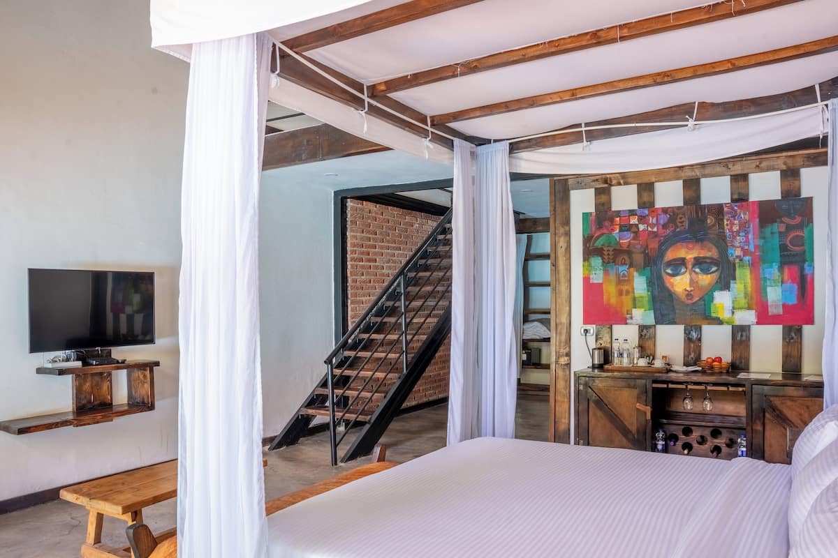 Family Room | Premium bedding, minibar, in-room safe, desk