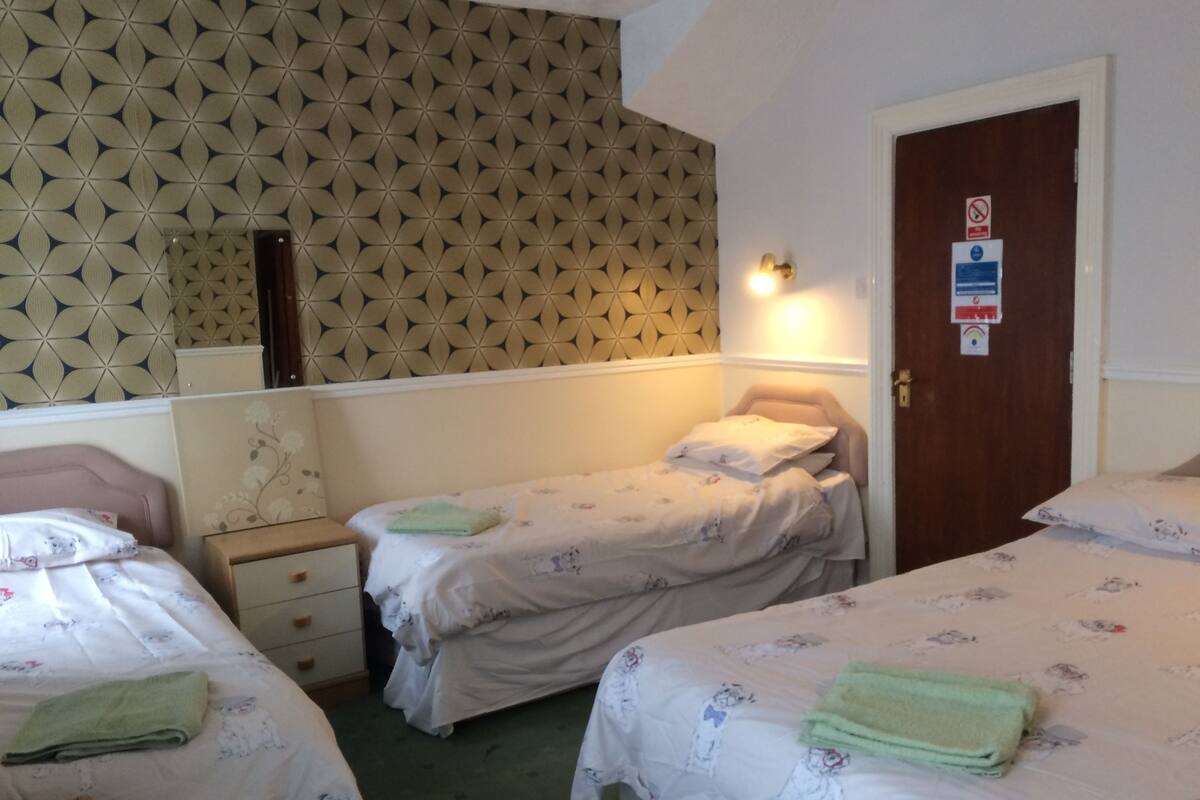 Chambre Familiale (2 adults + 2 children)