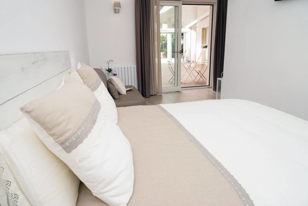 Suite Classic, 1 letto queen con divano letto, non fumatori, bagno in camera | 3 camere, lenzuola Frette, biancheria da letto di alta qualità