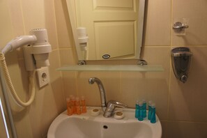Wastafel kamar mandi