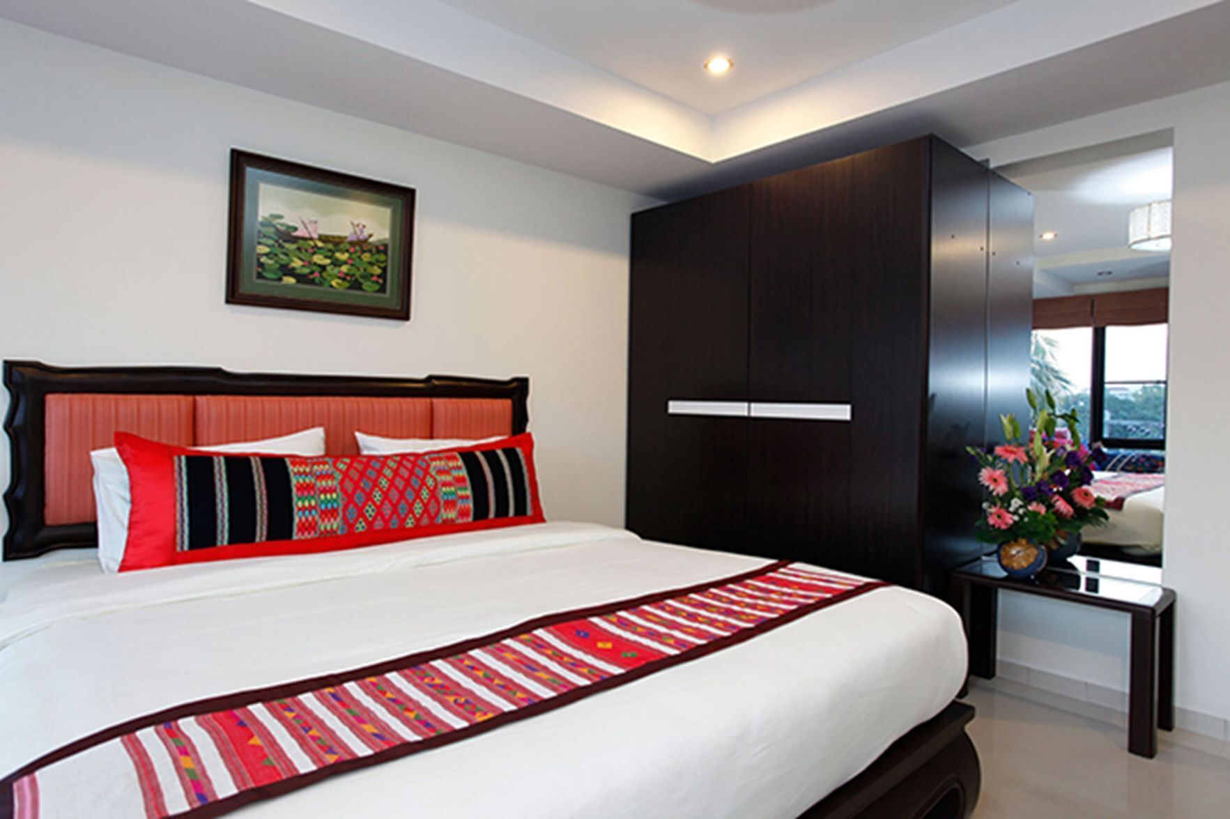 Desk, blackout drapes, free WiFi, bed sheets