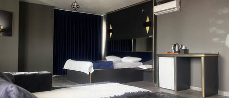 Deluxe Room | 1 bedroom, desk, soundproofing, free WiFi