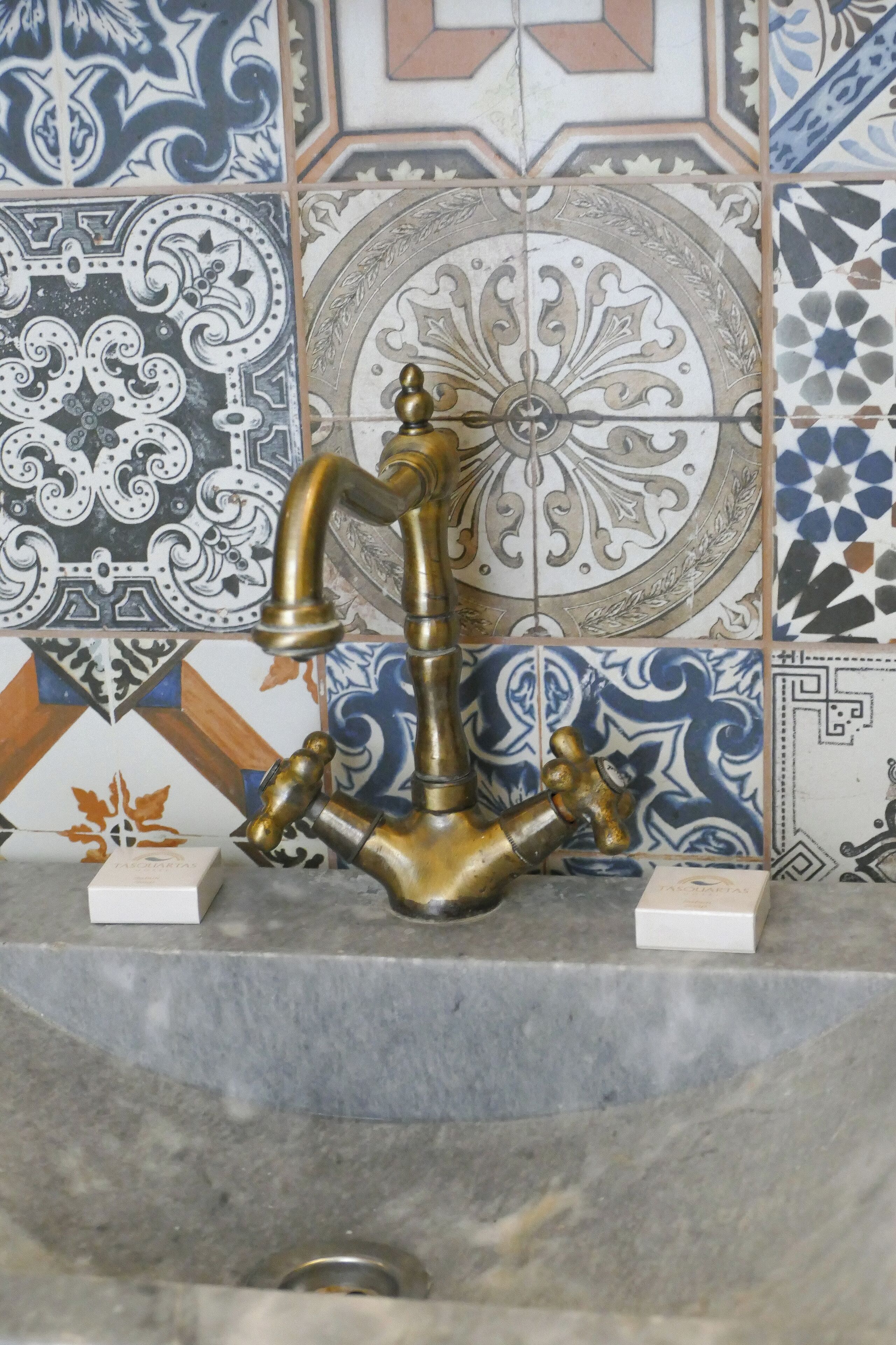 standard room | bathroom | shower, free toiletries, hair dryer, slippers