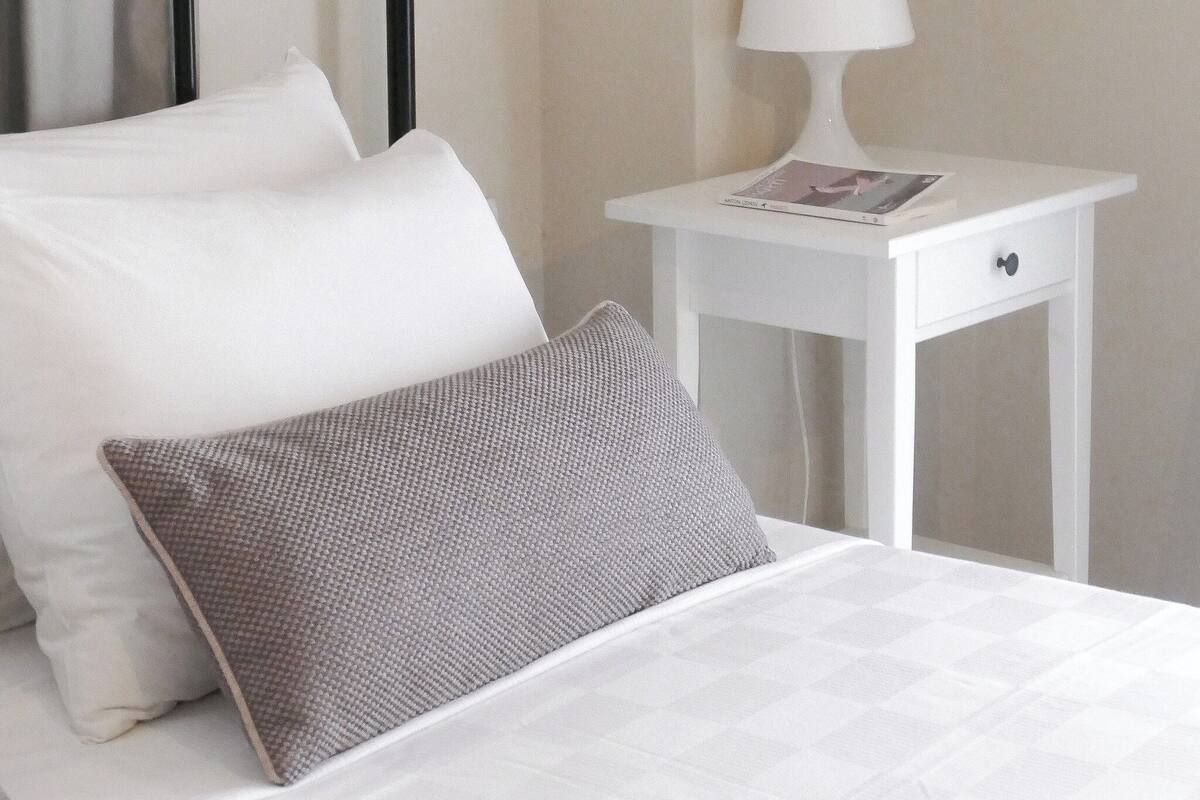 City Double Room | Minibar, bed sheets