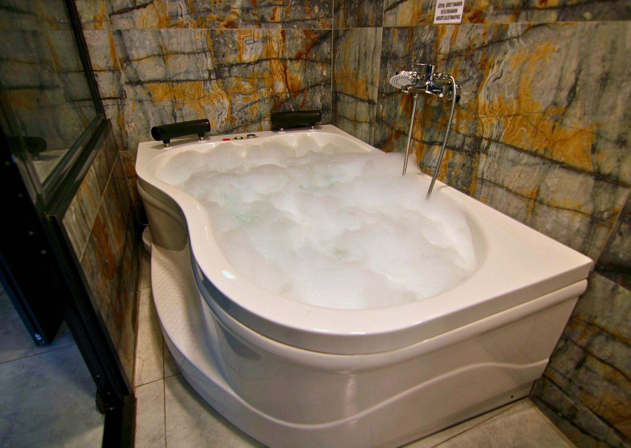 Elite Room, 1 Bedroom | Bathroom | Combined shower/tub, jetted tub, hydromassage showerhead