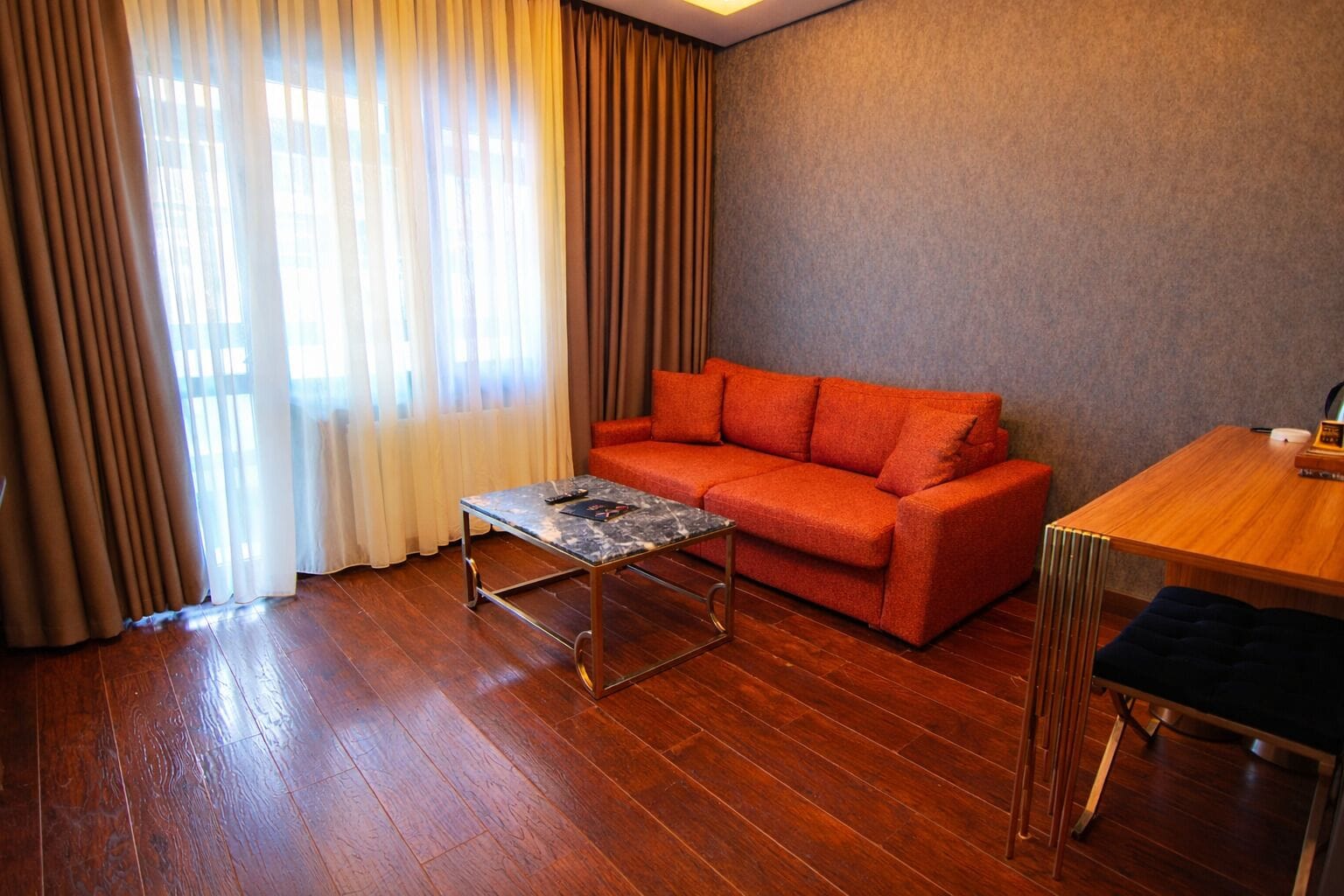 Deluxe-Zimmer, 1 Schlafzimmer | Hochwertige Bettwaren, Minibar, Zimmersafe, Verdunkelungsvorhänge