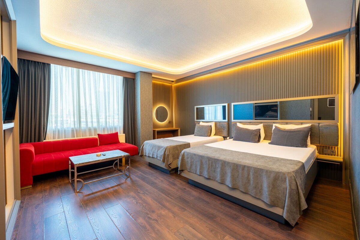 Deluxe Twin Room | Premium bedding, minibar, in-room safe, blackout drapes