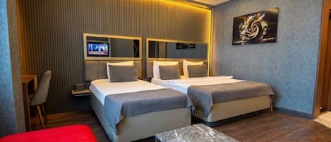 Deluxe Twin Room | Premium bedding, minibar, in-room safe, blackout curtains