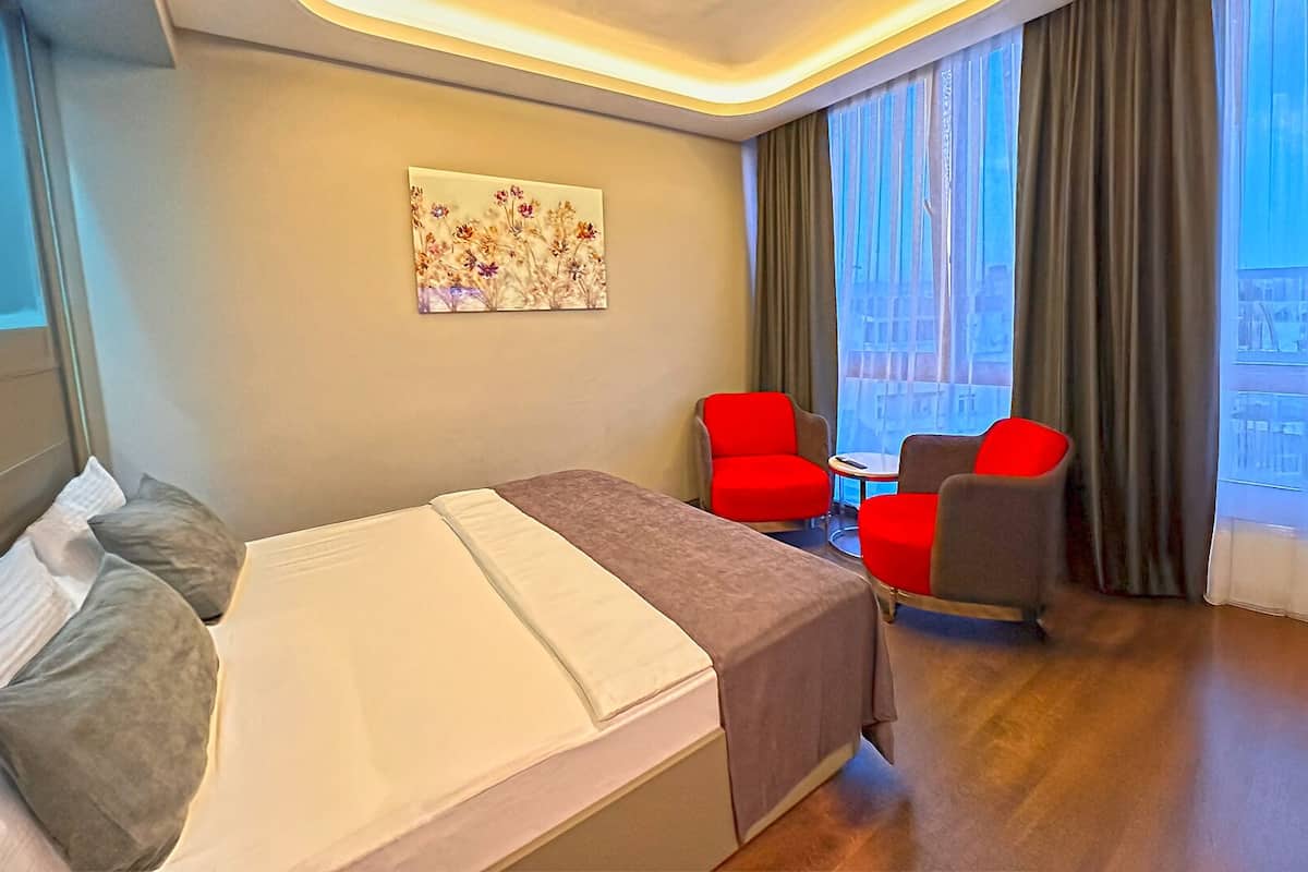 Standard Room, 1 Double Bed | Premium bedding, minibar, soundproofing, free WiFi