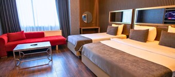 216 Eagle Palace Suite