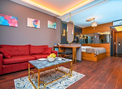  216 Eagle Palace Suite