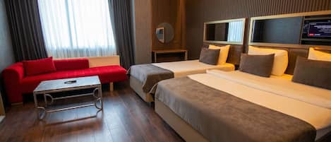 Deluxe Twin Room | Premium bedding, minibar, in-room safe, blackout drapes