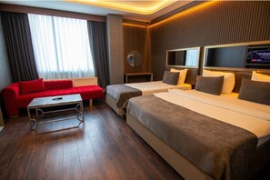 Deluxe Twin kamer | Luxe beddengoed, een minibar, een kluis op de kamer