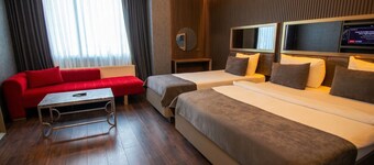  216 Eagle Palace Suite