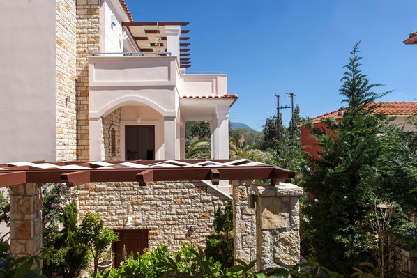 Exterior detail - Marathias Boutique Villas (Dorida)