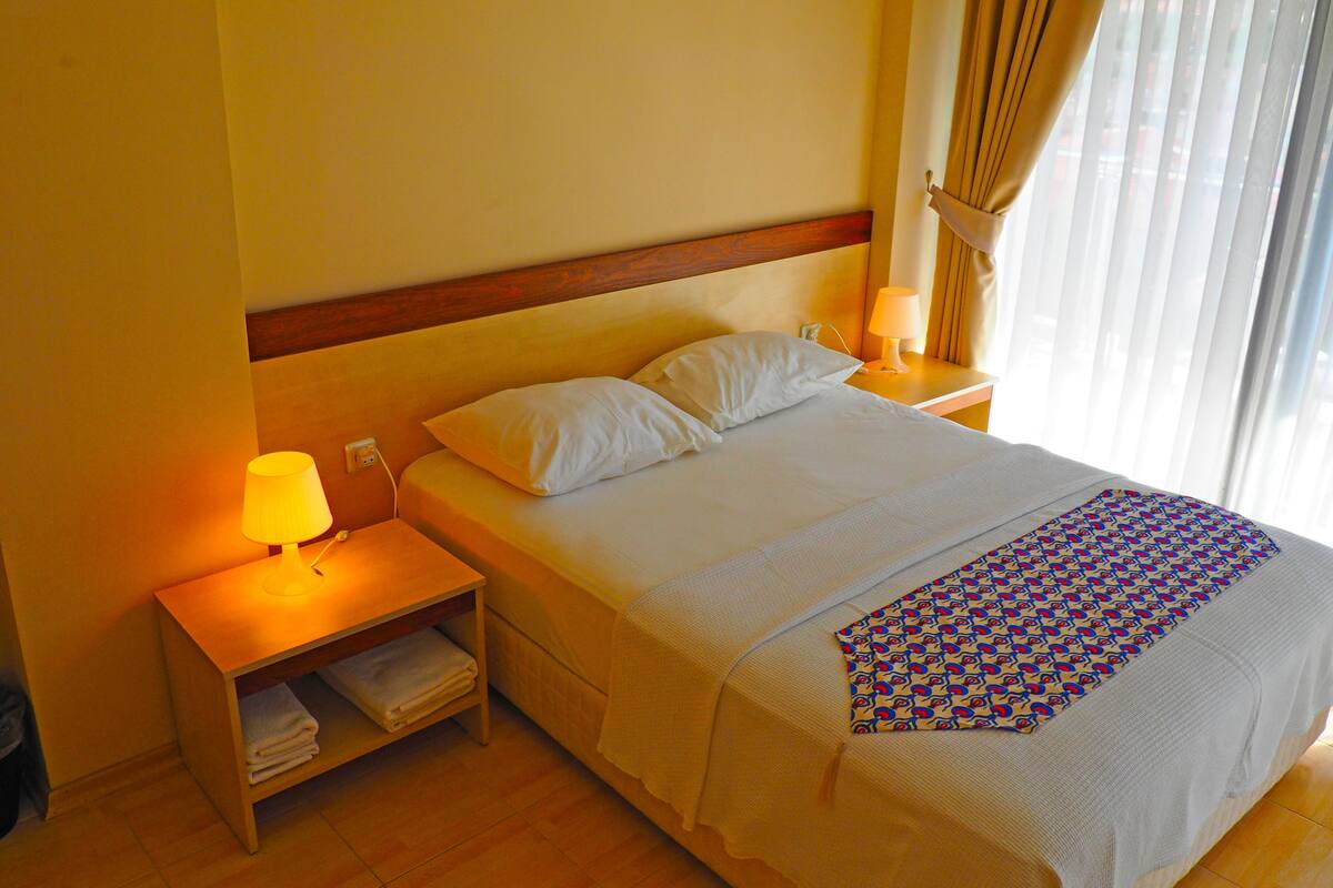Rollaway beds, free WiFi