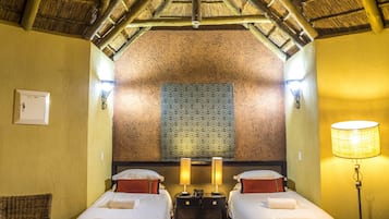 Camera con letto matrimoniale o 2 letti singoli | Biancheria da letto di alta qualità, una cassaforte in camera