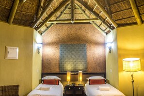 Dobbelt- eller tomannsrom | Sengetøy av topp kvalitet, safe på rommet og skrivebord