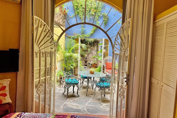 Suite, Private Bathroom (Casa Contenta Girosal Suite) | Terrace/patio