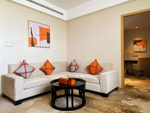 Suite ejecutiva | 1 dormitorio, ropa de cama de alta calidad, minibar y caja fuerte