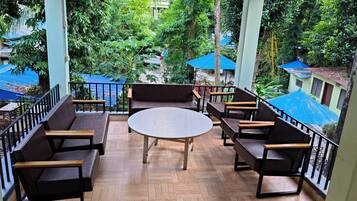 Deluxe Room, Garden View, Garden Area | Living area | TV
