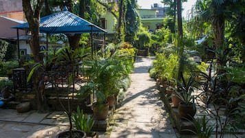 Daily cooked-to-order breakfast for a fee