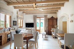 每日供应全套早餐（需付费）