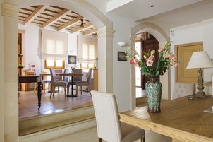 Desayuno completo todos los días (con cargo)