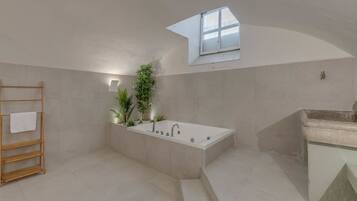 Camera quadrupla | Bagno | Asciugacapelli, bidet, asciugamani, sapone