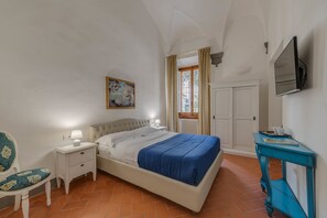 Basic Room with External Private Bathroom | Minibar, desk, soundproofing, free WiFi