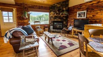 Panoramic House, 2 Bedrooms, River View | Living room