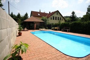 Bồn tắm spa ngoài trời