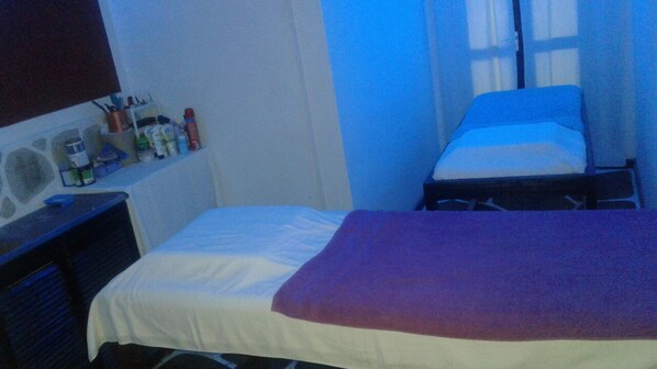 A room with a bed, a small desk, and a shelf with toiletries. - Scorpio Villas Resort (Malindi)