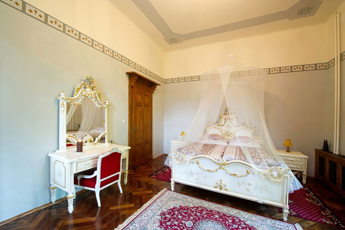 Room (Adina Mandlova) | Premium bedding, individually decorated, individually furnished, desk